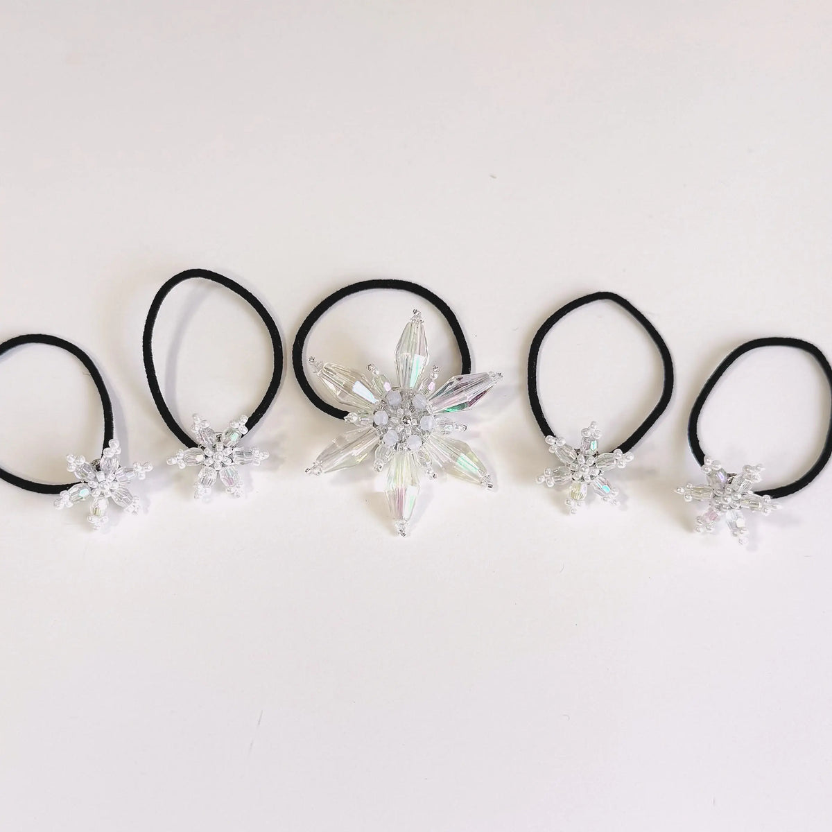 雪の結晶のヘアゴム(オーロラ加工クリア) 5個セット – Dプリヘアログ 雪の結晶のヘアゴム(オーロラ加工クリア) 5個セット – Dプリヘアログ
